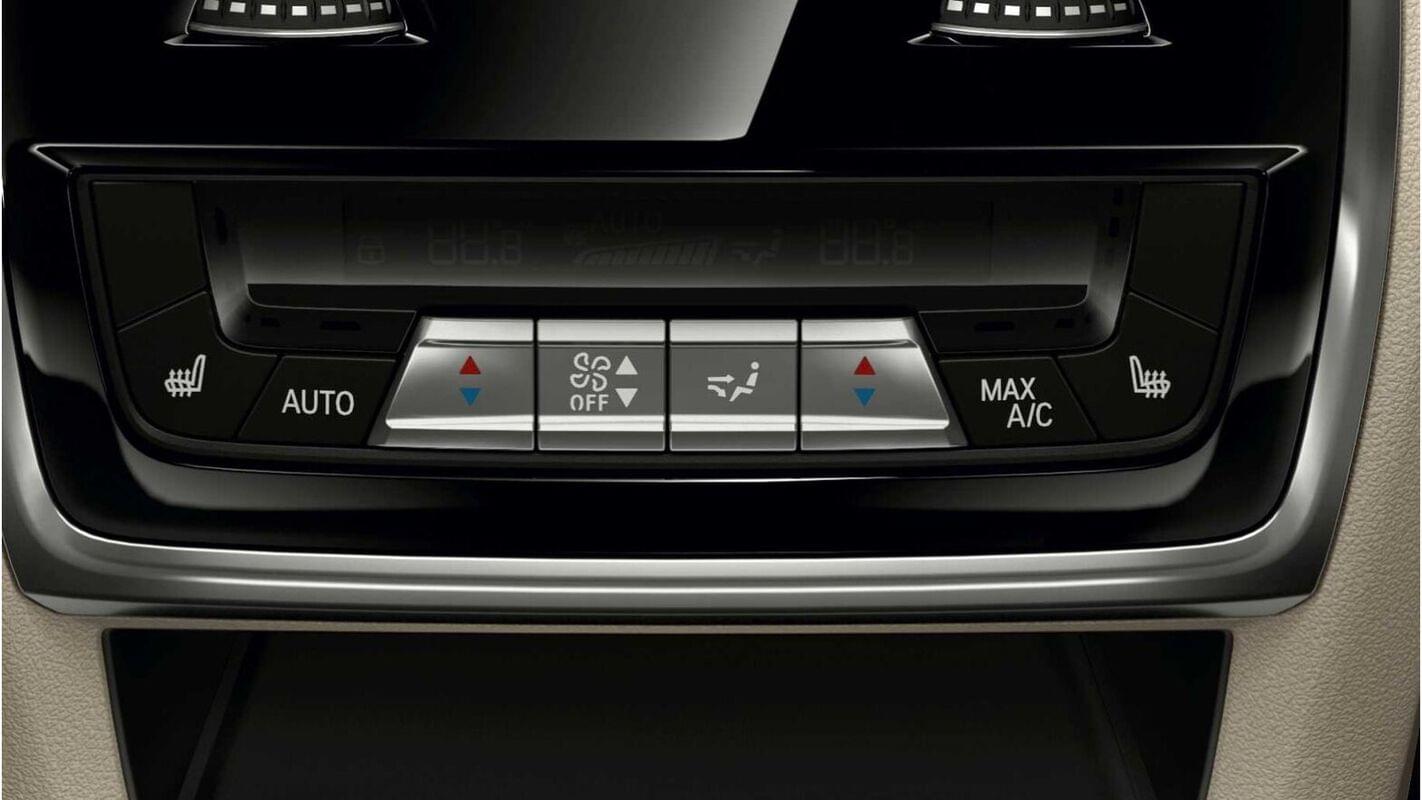 front-and-rear-heated-seats-min@2x.jpg